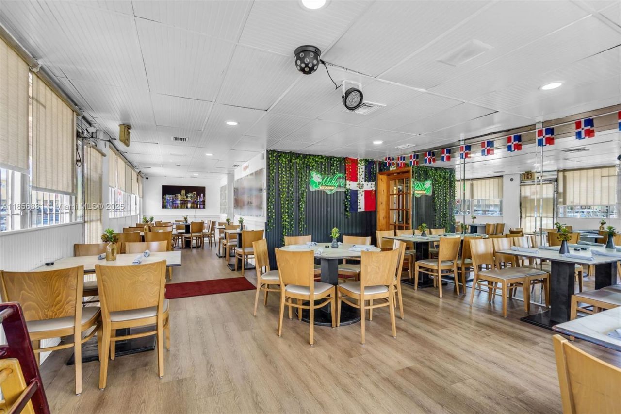 2742 SW 8th St, Miami, FL 33135 Photo