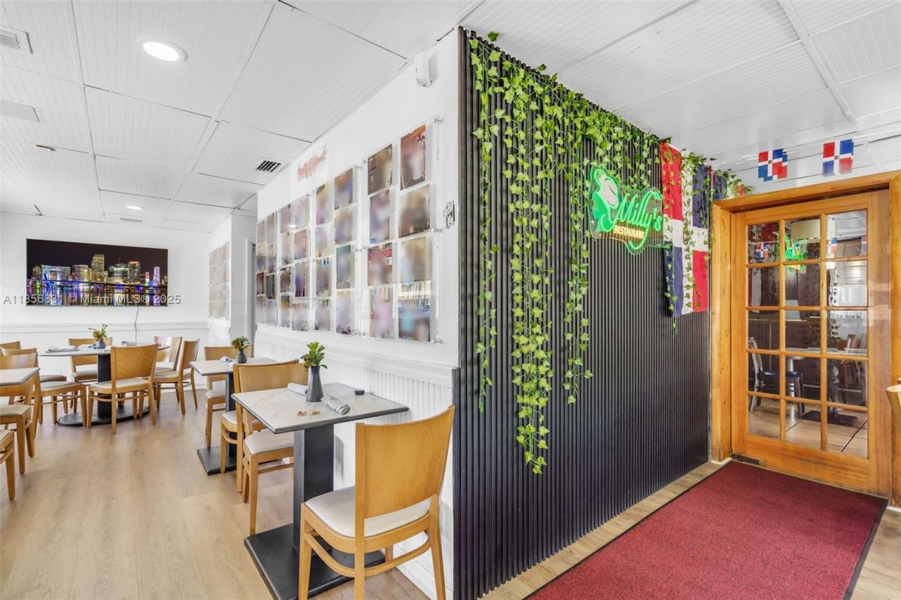 2742 SW 8th St, Miami, FL 33135 Photo