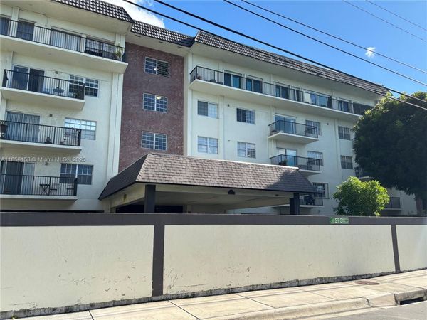 5731 NW 37th St, Unit 322, Virginia Gardens, FL 33166