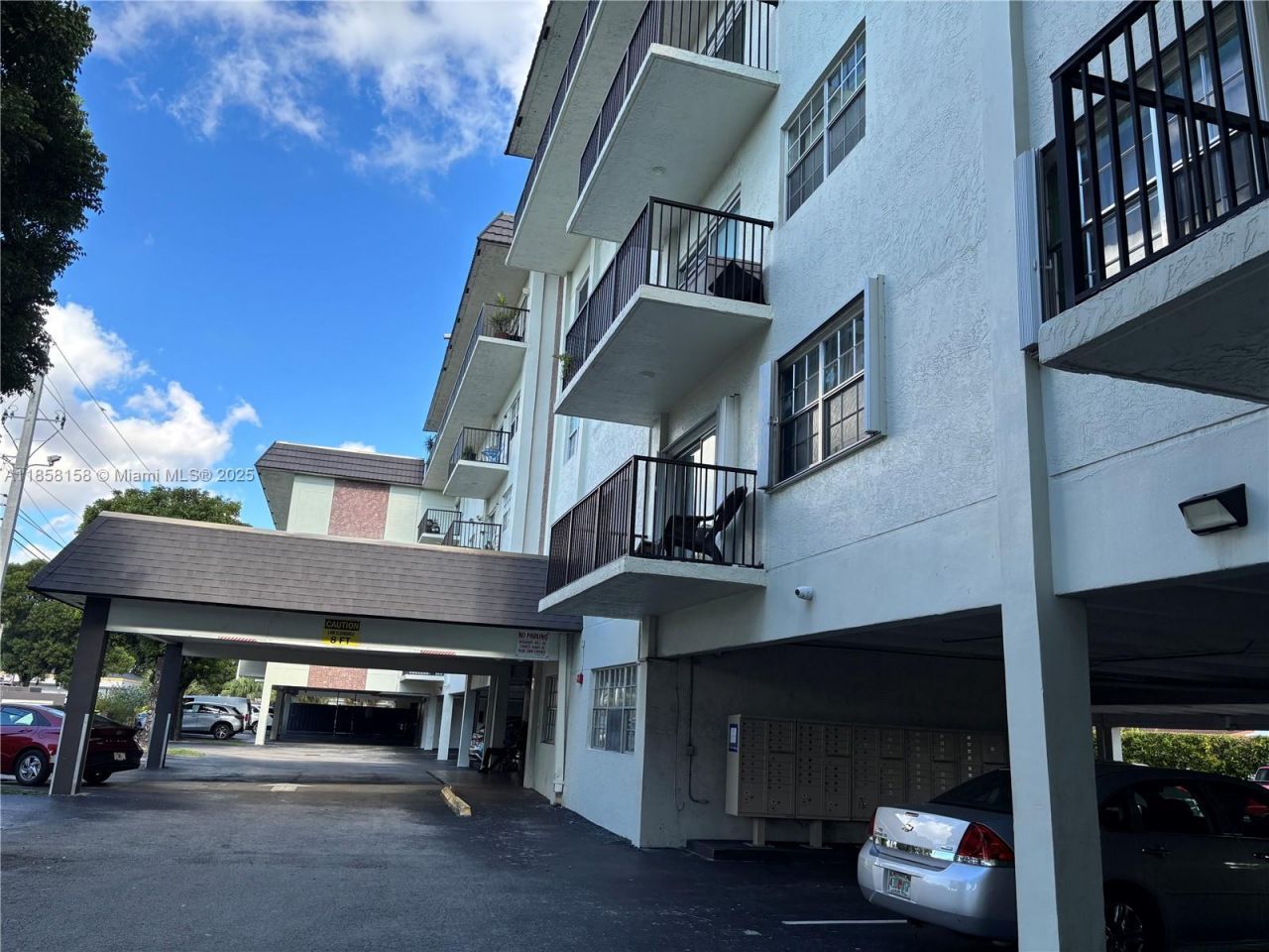 5731 NW 37th St, Unit 322, Virginia Gardens, FL 33166 Photo