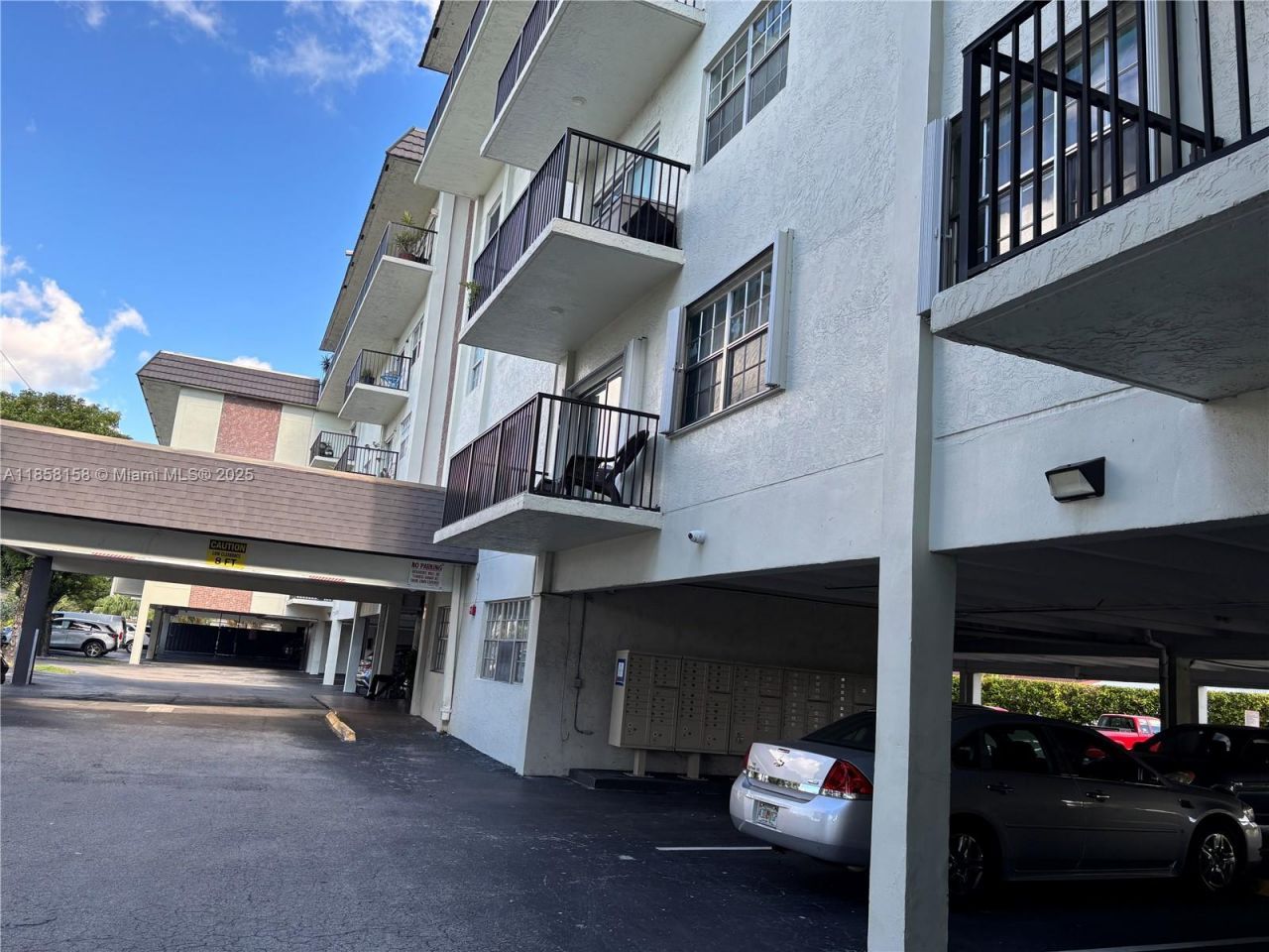 5731 NW 37th St, Unit 322, Virginia Gardens, FL 33166 Photo