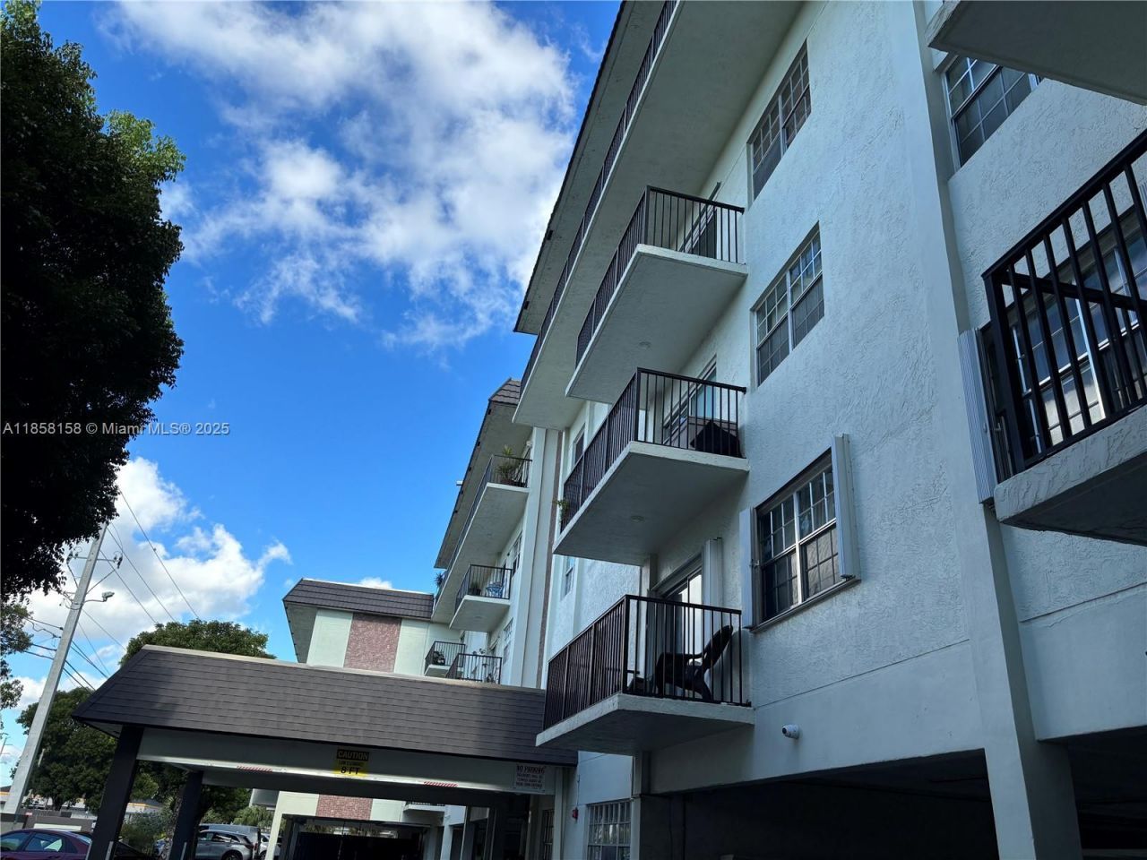 5731 NW 37th St, Unit 322, Virginia Gardens, FL 33166 Photo