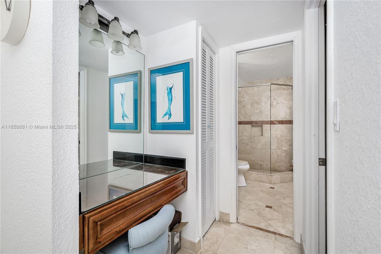 345 Ocean Dr, Unit 211, Miami Beach, FL 33139 Photo