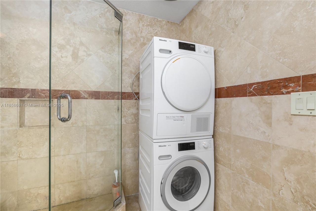 345 Ocean Dr, Unit 211, Miami Beach, FL 33139 Photo