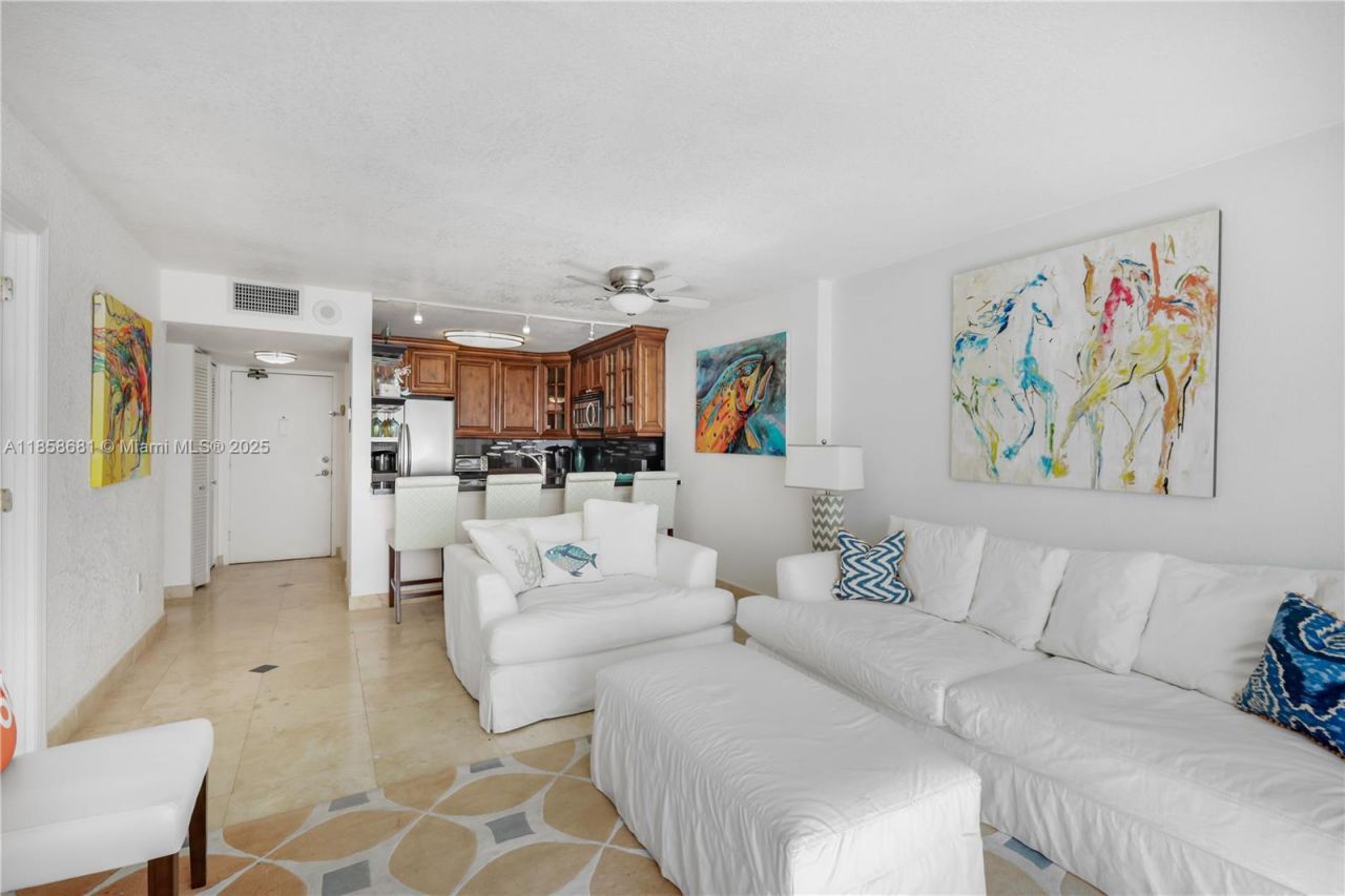 345 Ocean Dr, Unit 211, Miami Beach, FL 33139 Photo