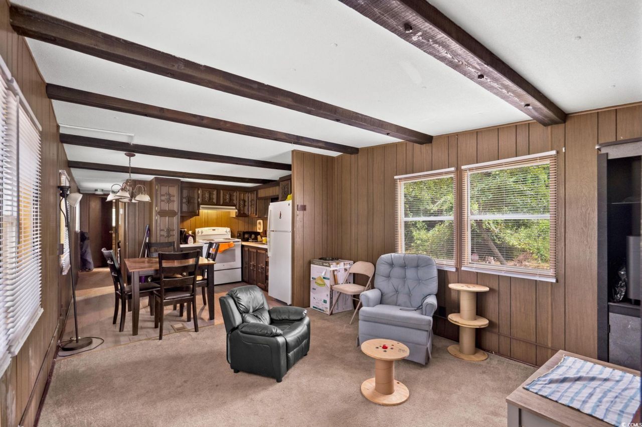 3025 Shalimar Dr. Photo 6