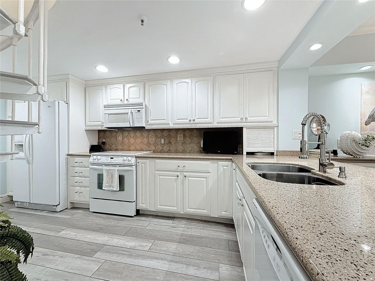 19700 Gulf Boulevard, Unit 202, Indian Shores, FL 33785 Photo