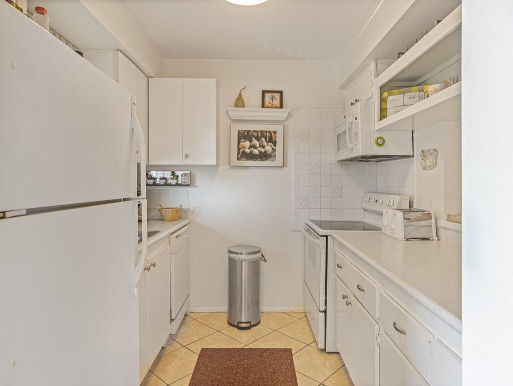 12022 Greenway Drive N, Unit 204, Royal Palm Beach, FL 33411 Photo