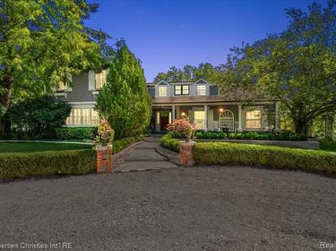 275 BARDEN Road, Bloomfield Hills, MI 48304