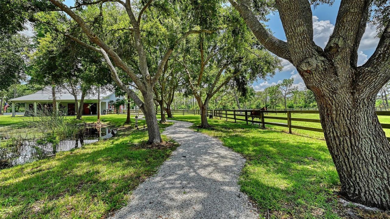 6910 211th Street E, Bradenton, FL 34211 Photo