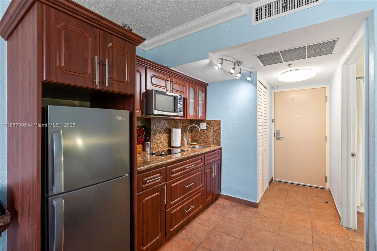 19201 Collins Ave, Unit 129, Sunny Isles Beach, FL 33160 Photo