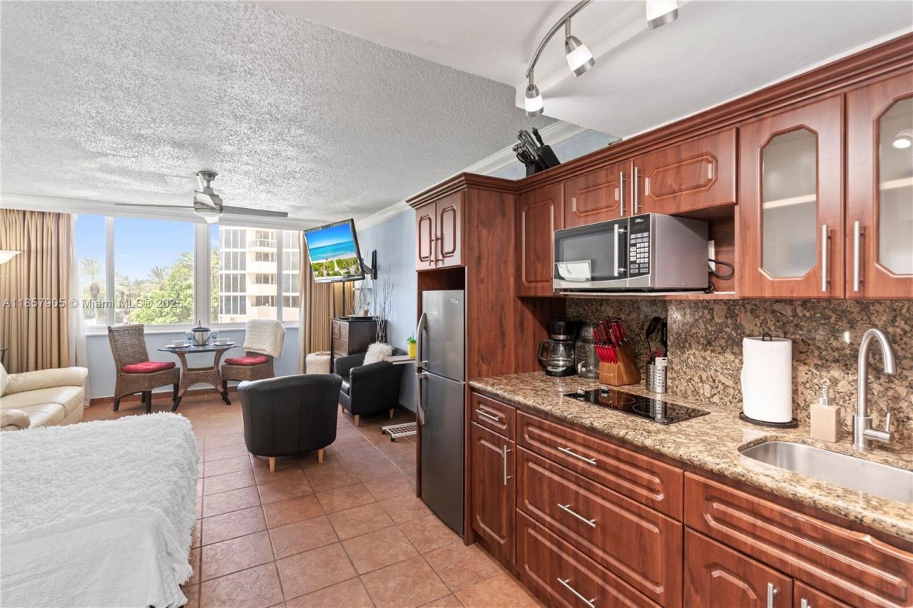 19201 Collins Ave, Unit 129, Sunny Isles Beach, FL 33160 Photo