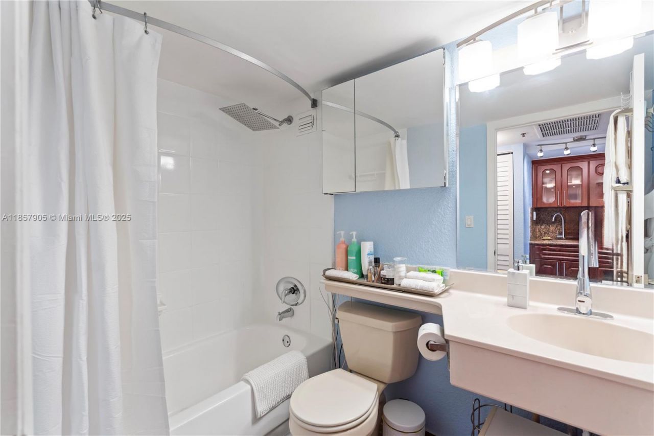 19201 Collins Ave, Unit 129, Sunny Isles Beach, FL 33160 Photo