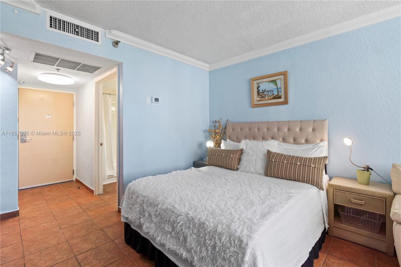 19201 Collins Ave, Unit 129, Sunny Isles Beach, FL 33160 Photo