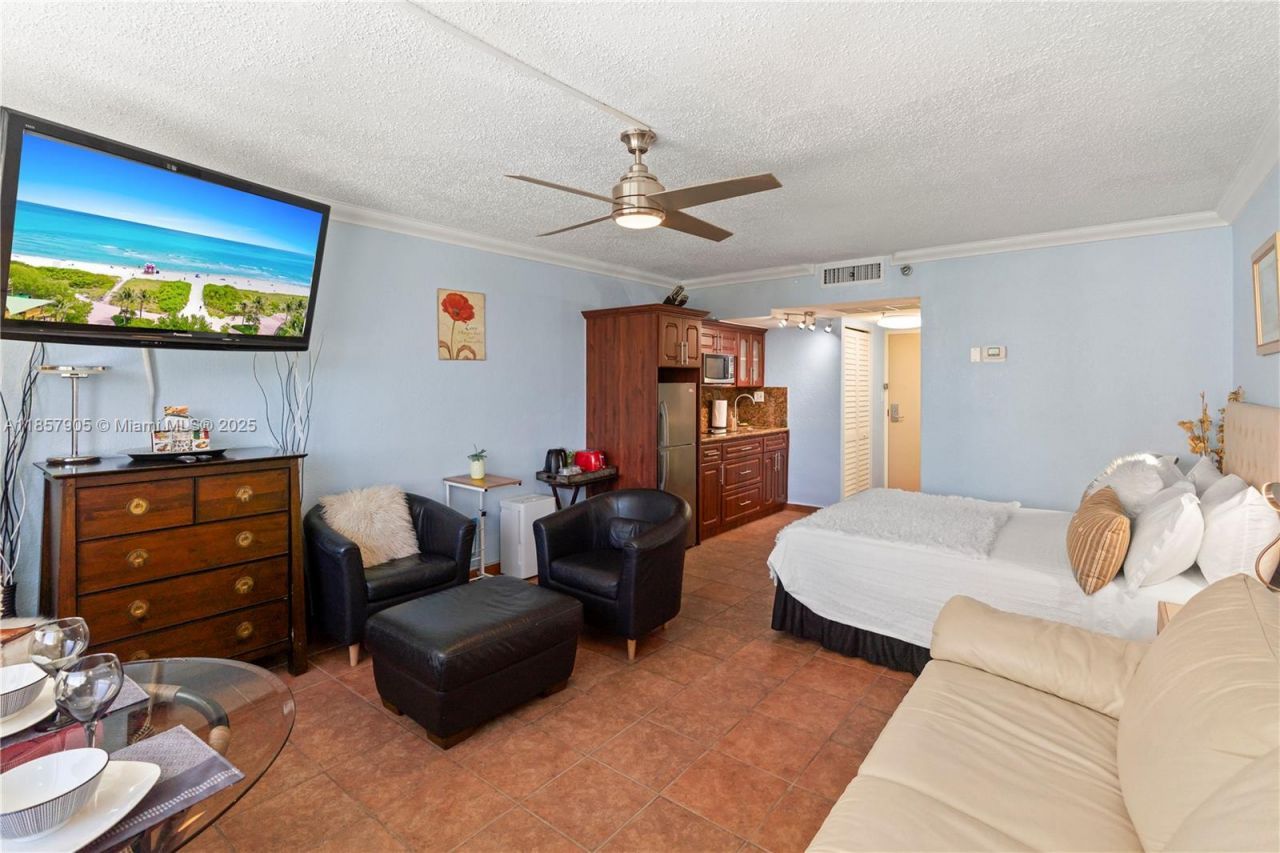 19201 Collins Ave, Unit 129, Sunny Isles Beach, FL 33160 Photo