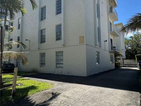 2138 SW 6th St, Unit 102, Miami, FL 33135
