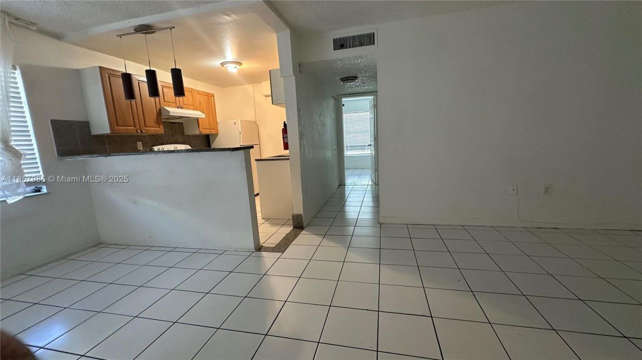 2138 SW 6th St, Unit 102, Miami, FL 33135 Photo