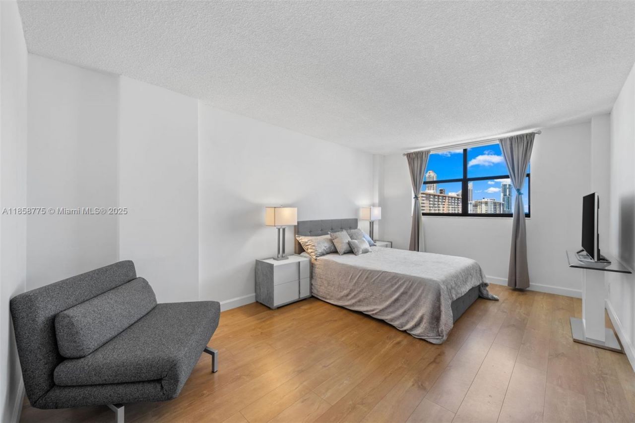 290 174th St, Unit 1914, Sunny Isles Beach, FL 33160 Photo