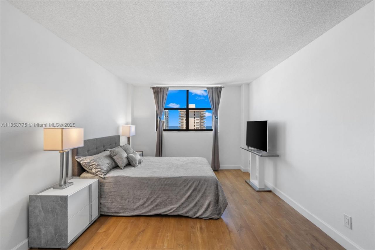 290 174th St, Unit 1914, Sunny Isles Beach, FL 33160 Photo