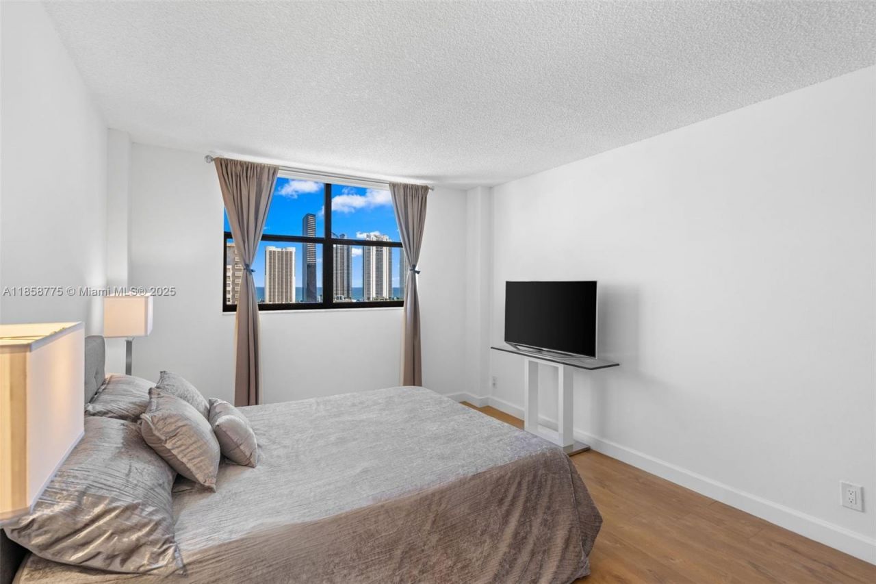 290 174th St, Unit 1914, Sunny Isles Beach, FL 33160 Photo