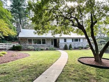 1100 WYOMISSING BOULEVARD, WYOMISSING, PA 19610