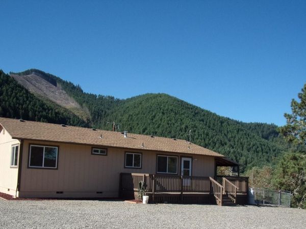 375 Jordan Creek Road, Riddle, OR 97469