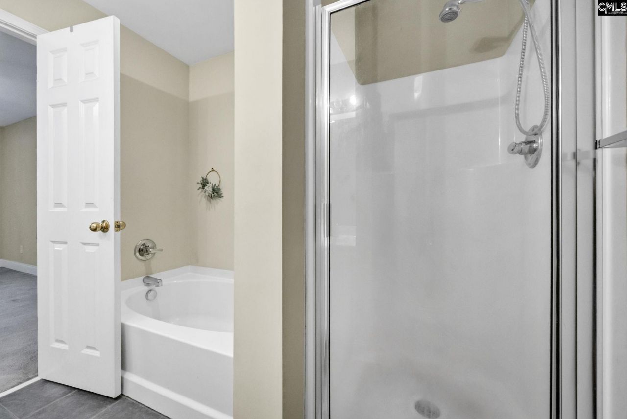 404 Hampton Forest Photo 29