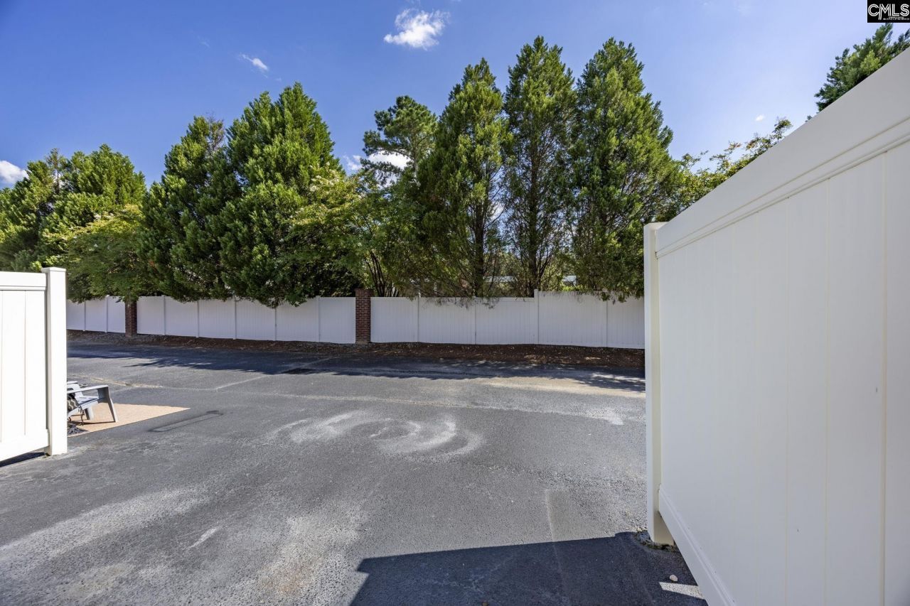 404 Hampton Forest Photo 36