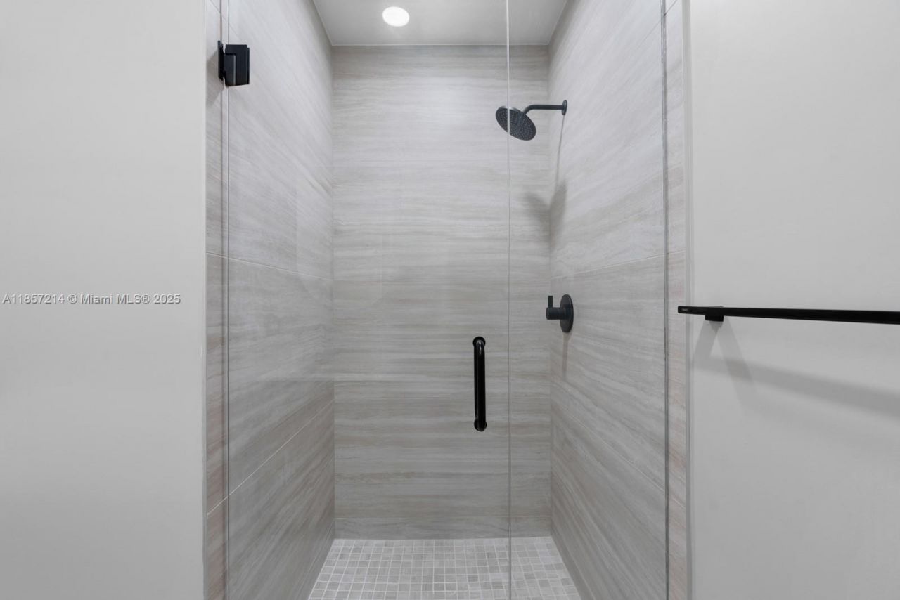 580 72 St, Unit 2101, Miami Beach, FL 33141 Photo