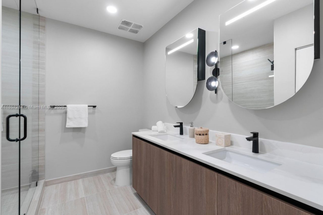 580 72 St, Unit 2101, Miami Beach, FL 33141 Photo