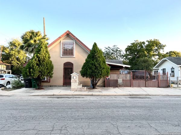 2502 Salinas, San Antonio, TX 78207