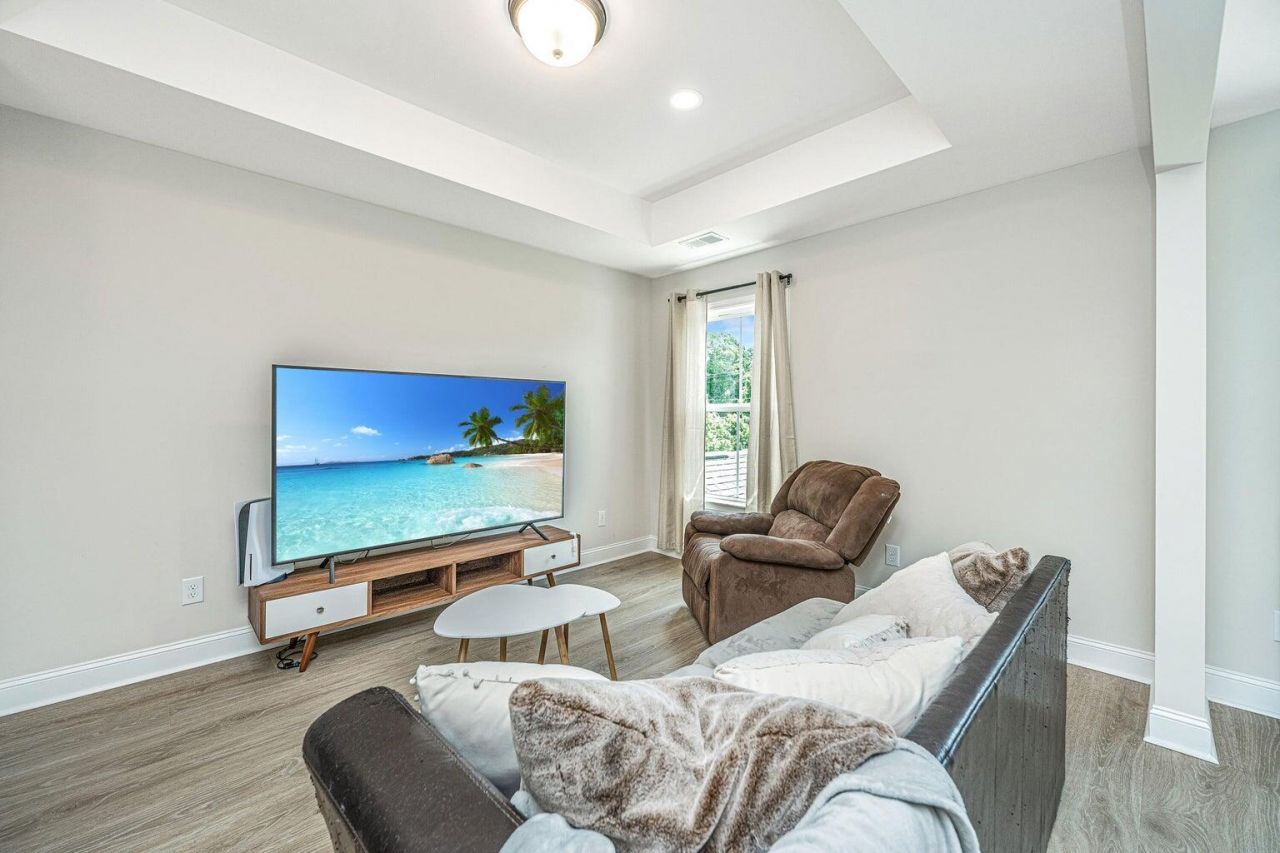 411 Grove End Road Photo 22