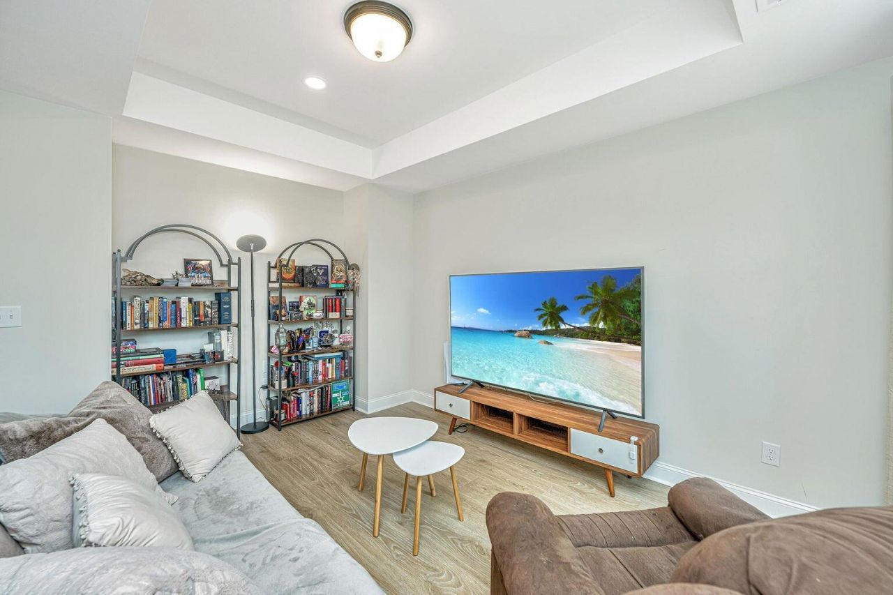 411 Grove End Road Photo 23