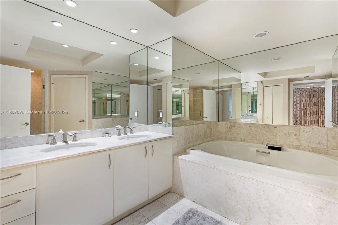 1331 Brickell Bay Dr, Unit 2709, Miami, FL 33131 Photo