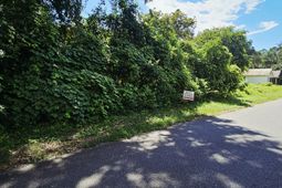 306 Chaplin Street photo 4