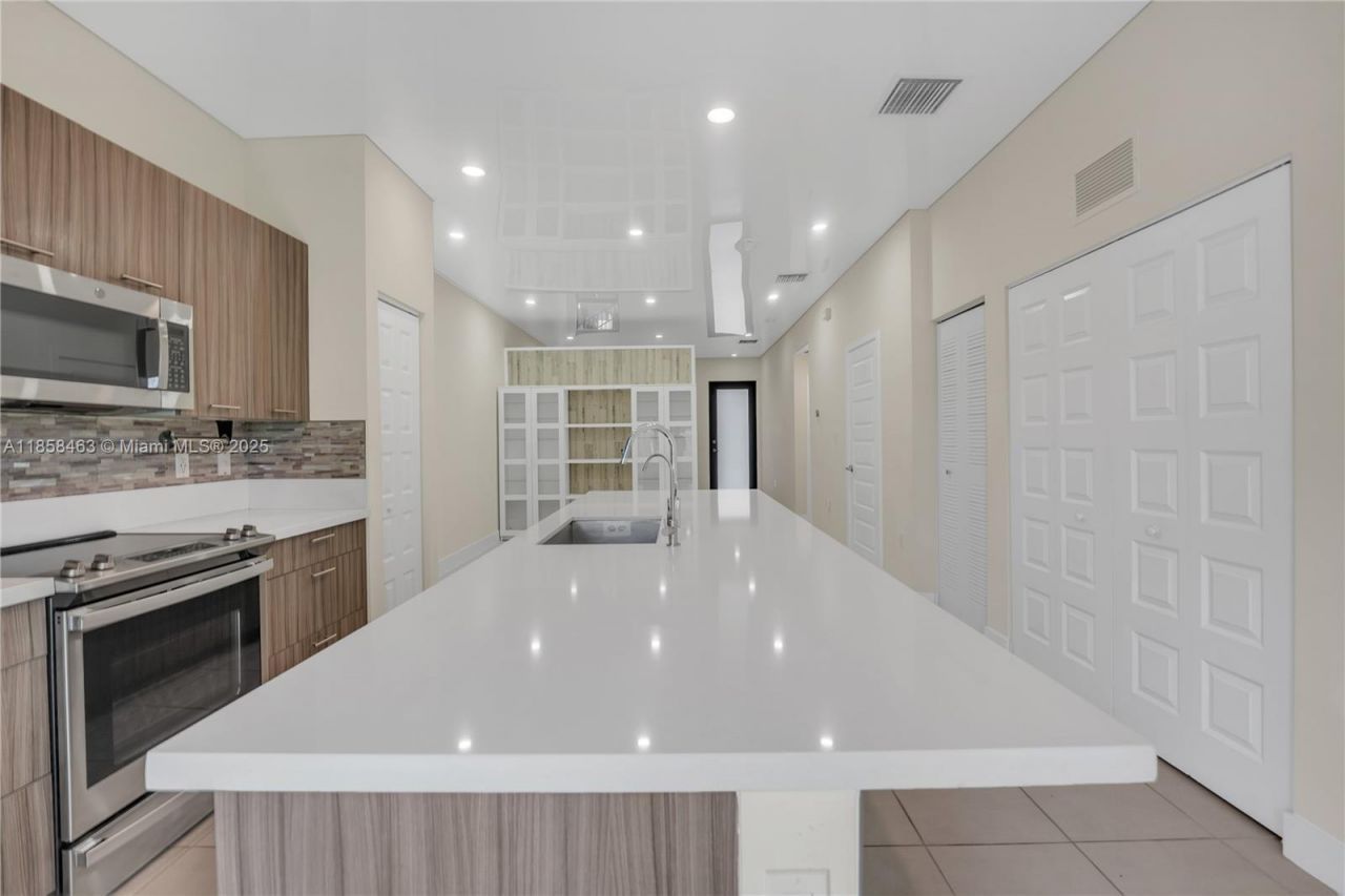 8151 NW 104th Ave, Unit 7, Doral, FL 33178 Photo