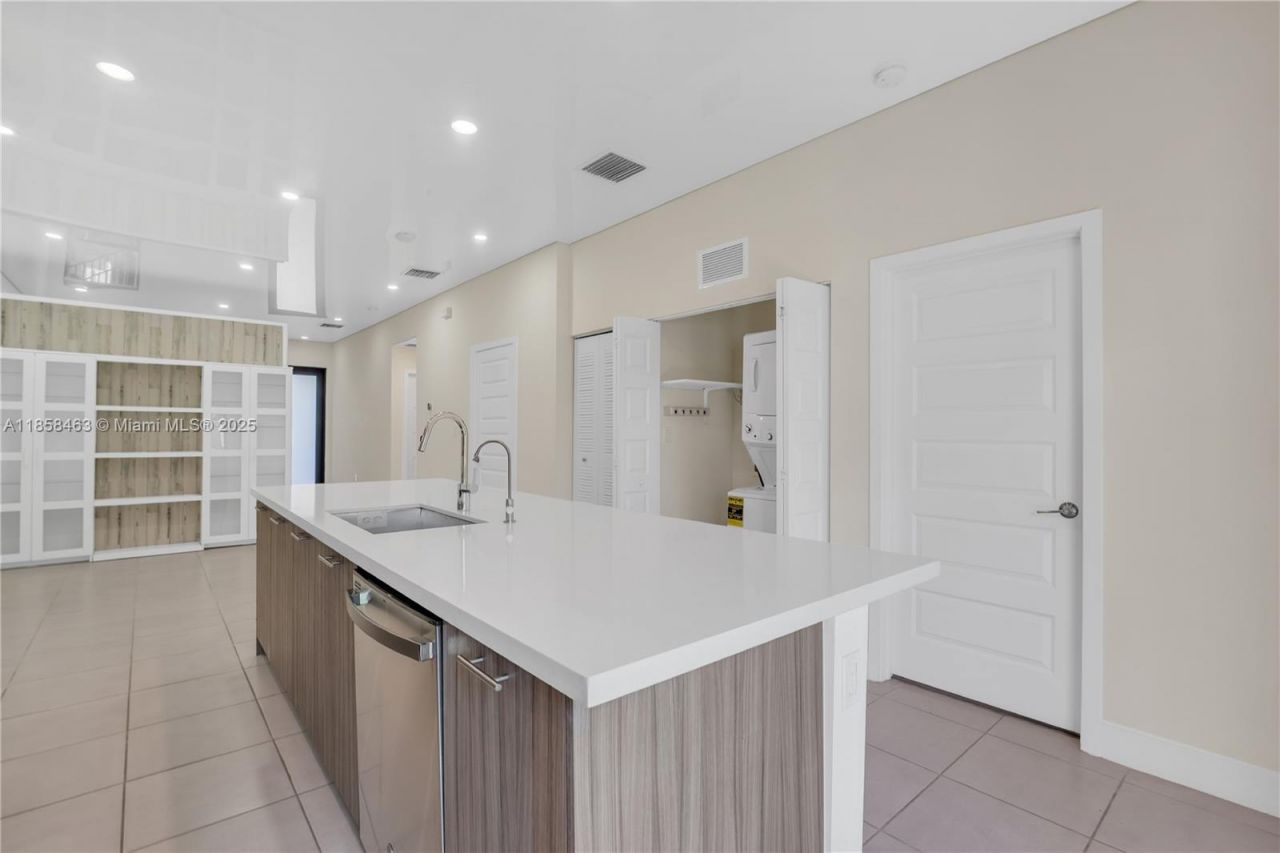 8151 NW 104th Ave, Unit 7, Doral, FL 33178 Photo