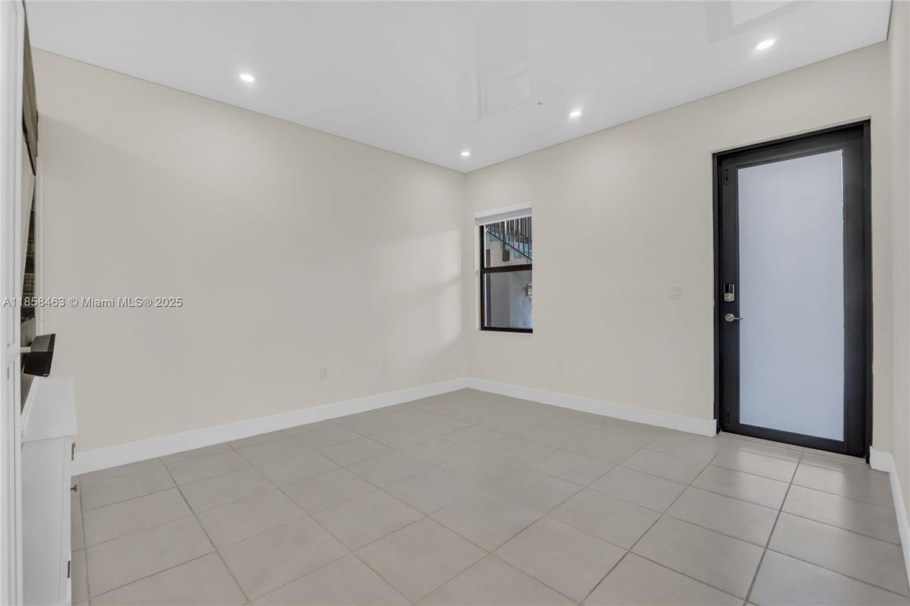 8151 NW 104th Ave, Unit 7, Doral, FL 33178 Photo