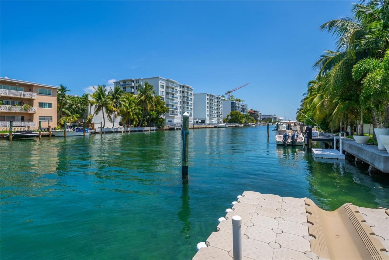 10201 E Broadview Dr, Bay Harbor Islands, FL 33154 Photo