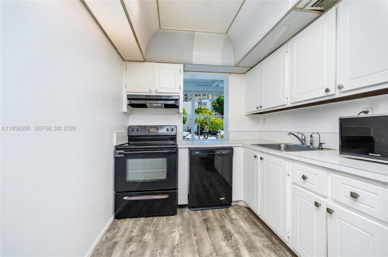 17570 Atlantic Blvd, Unit 318, Sunny Isles Beach, FL 33160 Photo