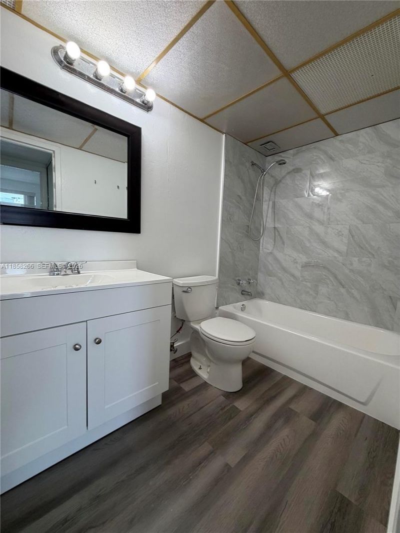 17570 Atlantic Blvd, Unit 318, Sunny Isles Beach, FL 33160 Photo