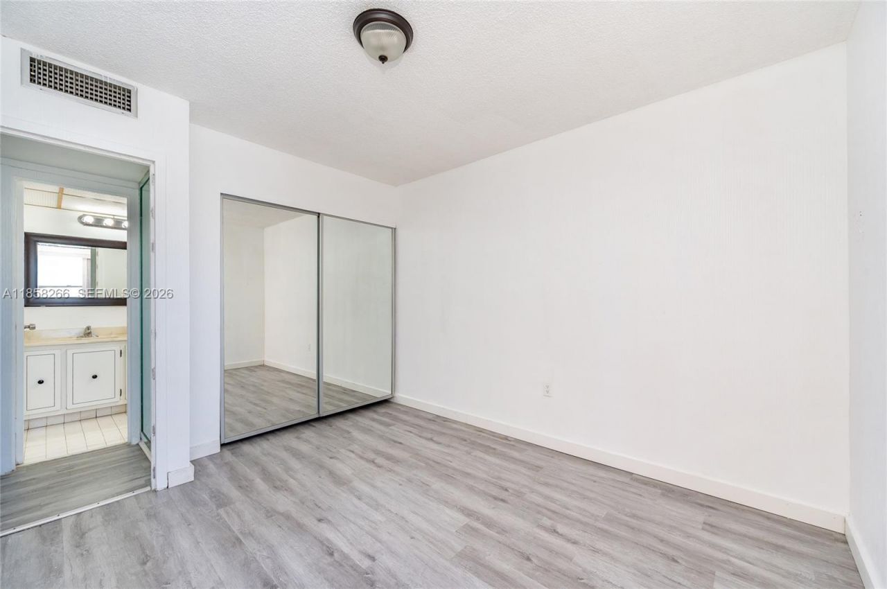 17570 Atlantic Blvd, Unit 318, Sunny Isles Beach, FL 33160 Photo