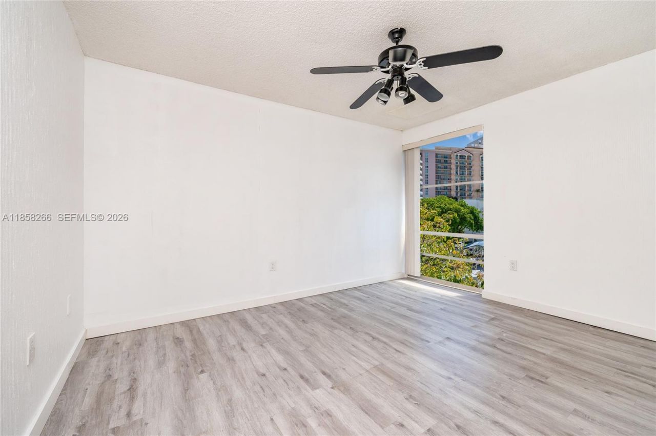 17570 Atlantic Blvd, Unit 318, Sunny Isles Beach, FL 33160 Photo