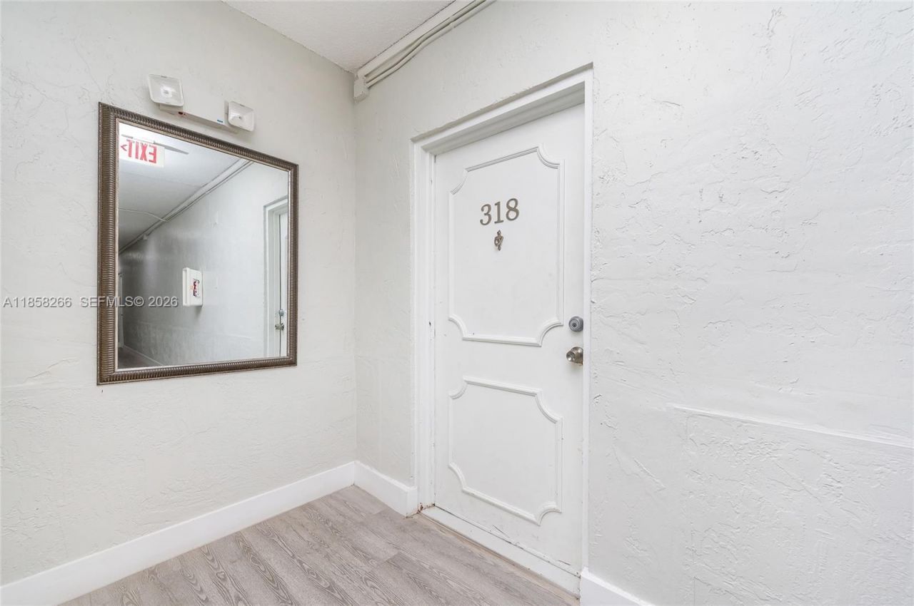 17570 Atlantic Blvd, Unit 318, Sunny Isles Beach, FL 33160 Photo