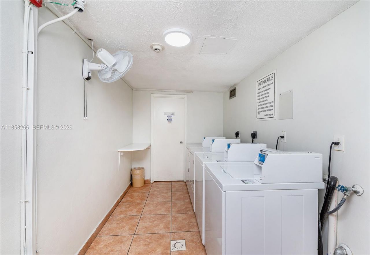 17570 Atlantic Blvd, Unit 318, Sunny Isles Beach, FL 33160 Photo