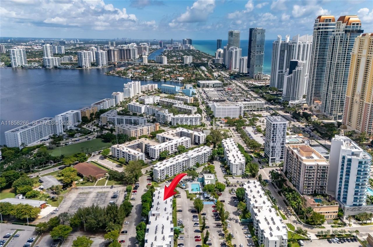 17570 Atlantic Blvd, Unit 318, Sunny Isles Beach, FL 33160 Photo