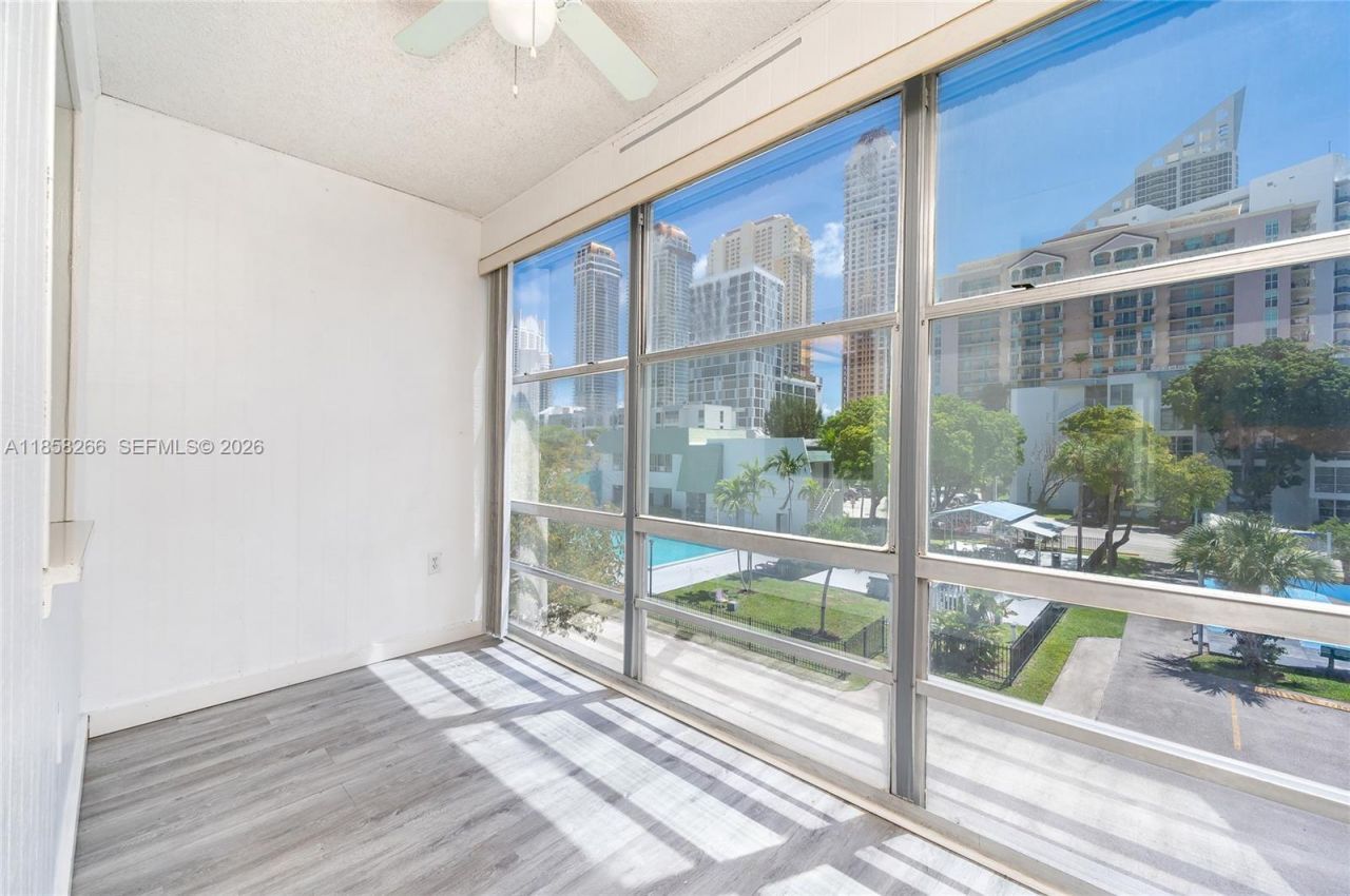 17570 Atlantic Blvd, Unit 318, Sunny Isles Beach, FL 33160 Photo