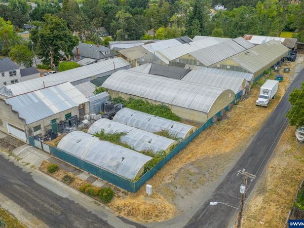 55 Q St, Cottage Grove, OR 97424