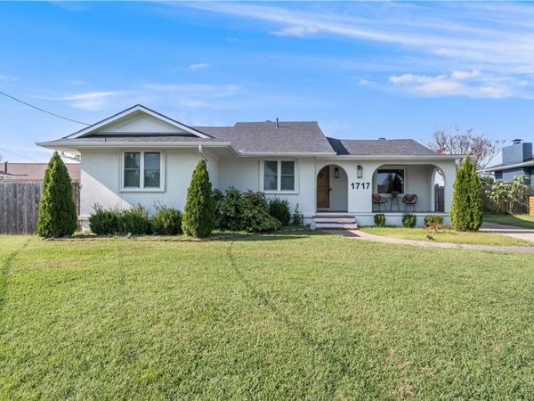 1717 W Poplar Street, Rogers, AR 72758