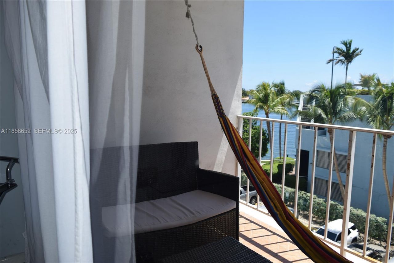 1865 79th St Cswy, Unit 4C, North Bay Village, FL 33141 Photo